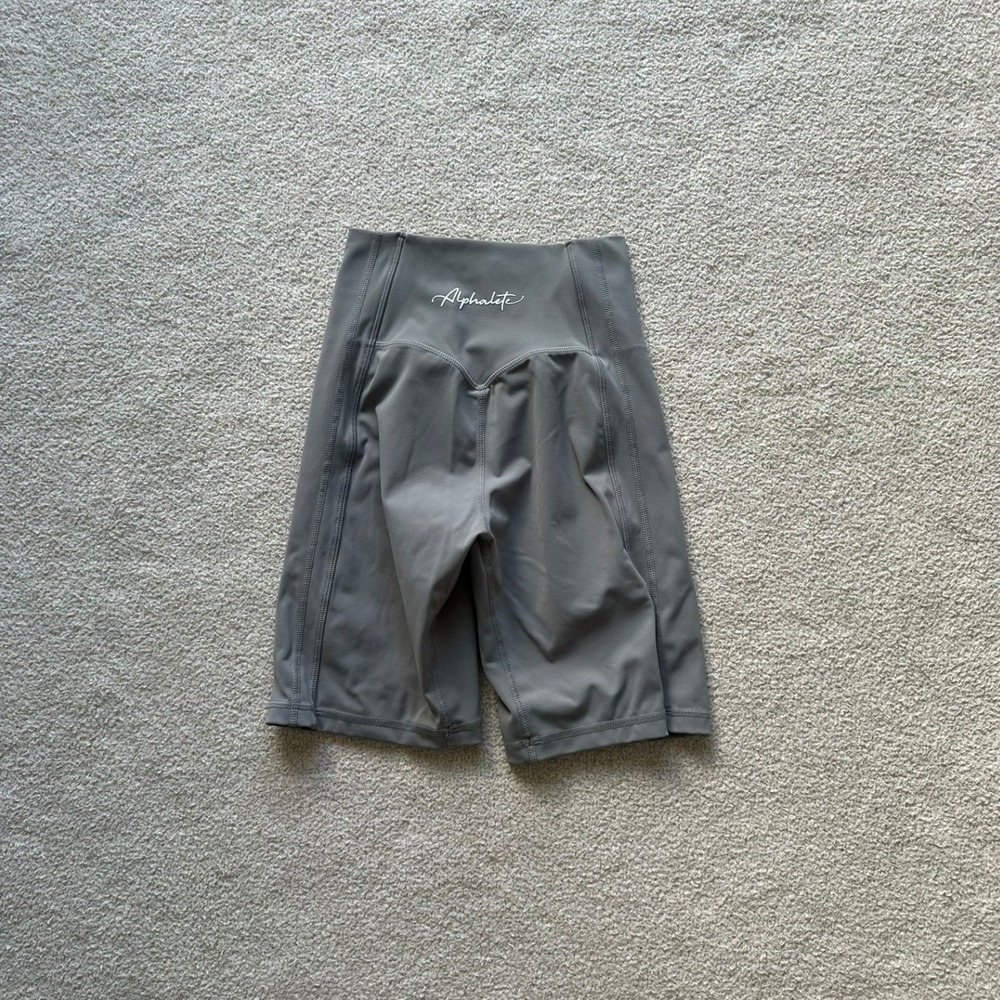 Alphalete Women's Amplify Shorts Size XS in Gray